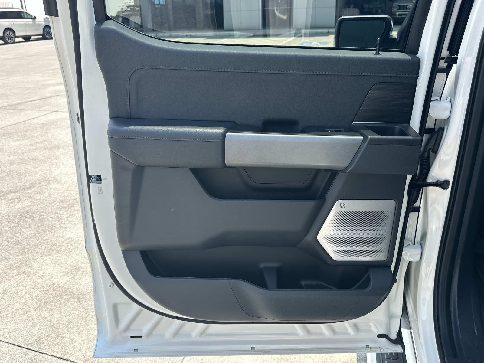 2024 Ford F-150 LARIAT 4WD CREW